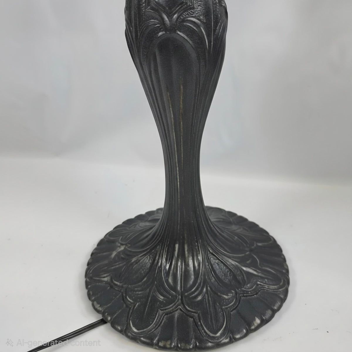 Art Nouveau-style Metal table Lamp