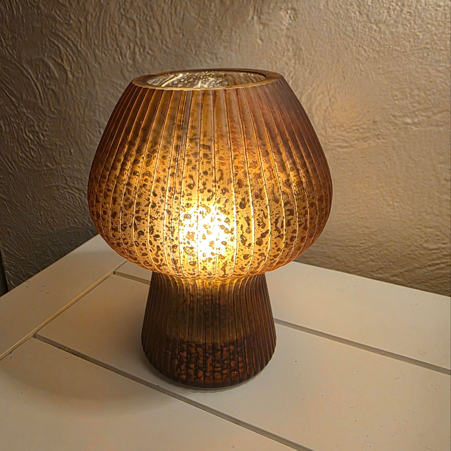 Vintage-Inspired Glass Mushroom Table Lamp